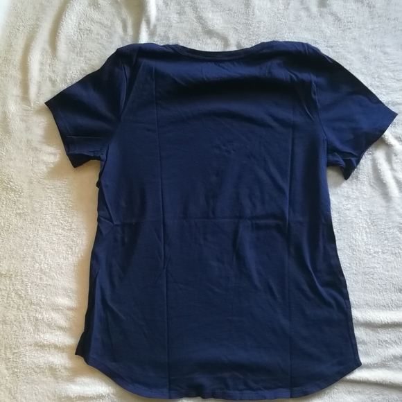 Old Navy Graphic Tee - Picture 3 of 3